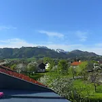 Daire 3-zi Atelierdachwohnung Mit Bergblick Seenaehe Und 2 Loggia