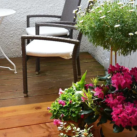 3-zi Atelierdachwohnung Mit Bergblick Seenaehe Und 2 Loggia Apartment *