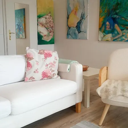 3-zi Atelierdachwohnung Mit Bergblick Seenaehe Und 2 Loggia Lägenhet *