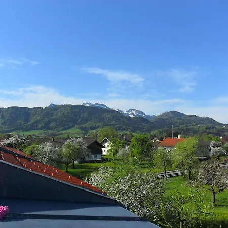 Apartment 3-zi Atelierdachwohnung Mit Bergblick Seenaehe Und 2 Loggia