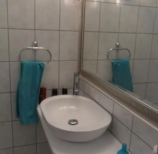 3-zi Atelierdachwohnung Mit Bergblick Seenaehe Und 2 Loggia Lägenhet *