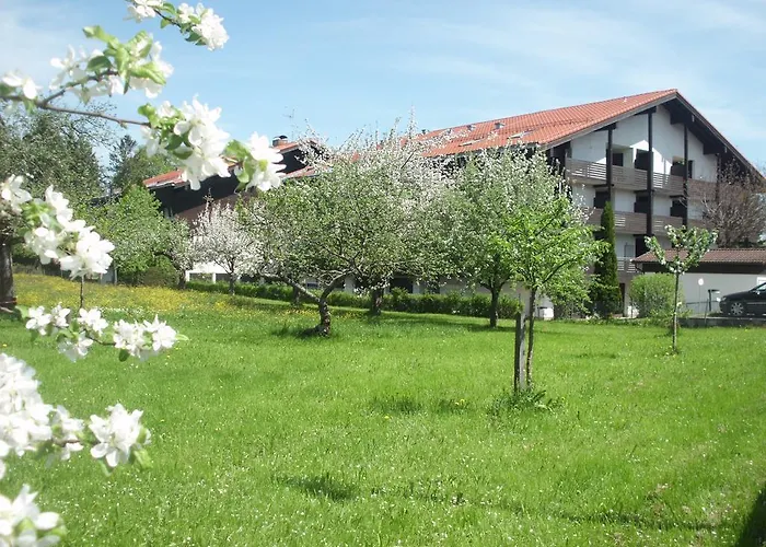 3-zi Atelierdachwohnung Mit Bergblick Seenaehe Und 2 Loggia Lägenhet