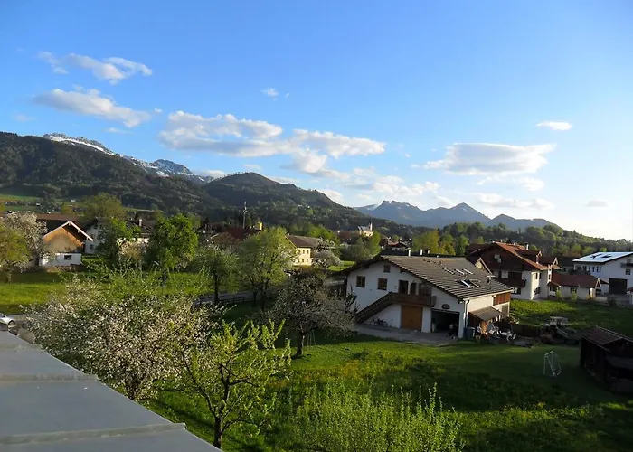 3-zi Atelierdachwohnung Mit Bergblick Seenaehe Und 2 Loggia Lägenhet *
