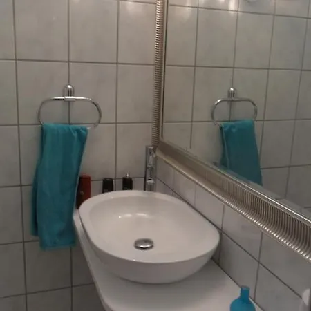 3-zi Atelierdachwohnung Mit Bergblick Seenähe Und 2 Loggia Apartment *