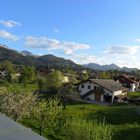 3-zi Atelierdachwohnung Mit Bergblick Seenähe Und 2 Loggia Apartment *